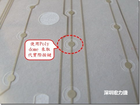 仔細(xì)看下面的第一張圖片，在圓形的節(jié)點(diǎn)旁邊有個(gè)圓形的開(kāi)口，這個(gè)開(kāi)口墊高了鍵盤按鍵的接觸點(diǎn)線路。