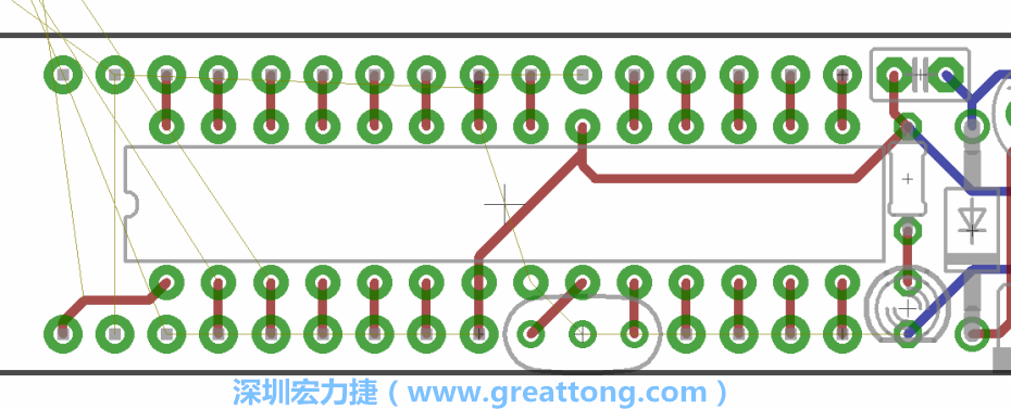 諧振器應(yīng)擺放在ATmega微控制器的針腳8、9和10旁邊，在共鳴器和微控制器中間的高頻信號線應(yīng)該要愈短愈好，此外，其它的信號線應(yīng)該要遠(yuǎn)離這個區(qū)域且配置在諧振器的下方，這樣做是為了防止不必要的無線電波干擾。
