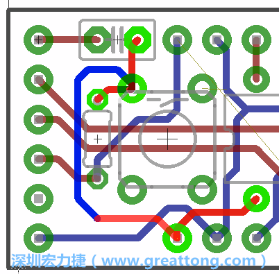 為了要創(chuàng)造一個電路通道，首先要先點(diǎn)擊重置開關(guān)的連結(jié)點(diǎn)進(jìn)行布線，在電路板的背面繪制線路直到其它線路前的乾淨(jìng)區(qū)域。